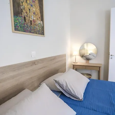 Apartment Traditional Town Garden *