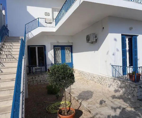 Apartment Traditional Town Garden *