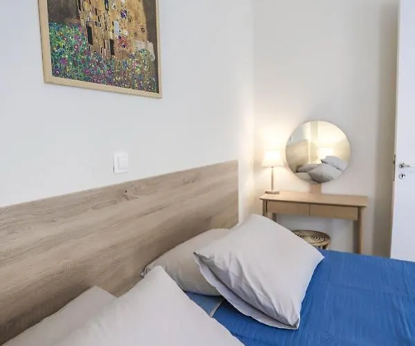 Apartment Traditional Town Garden *