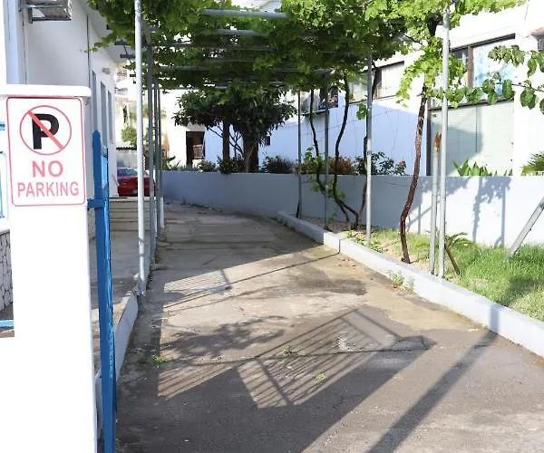 Apartment Traditional Town Garden